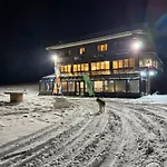 Hotel -tsiourgiaka Mpatsilas Group *