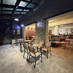 Hotel -tsiourgiaka Mpatsilas Group *