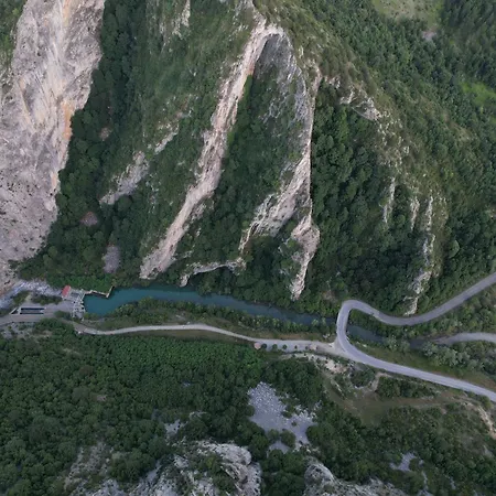 -tsiourgiaka Mpatsilas Group מלון