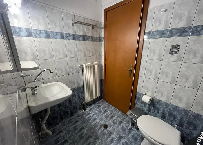 ホテル -tsiourgiaka Mpatsilas Group