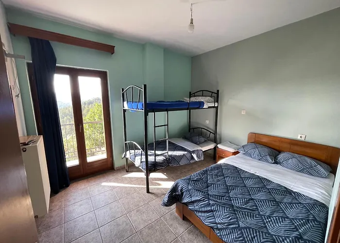 ホテル -tsiourgiaka Mpatsilas Group